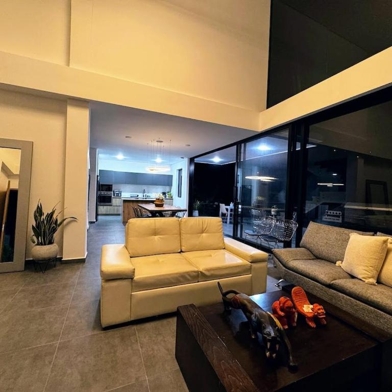 Luxury estate in San Jerónimo with infinity pool - Five-Bedroom House - 2