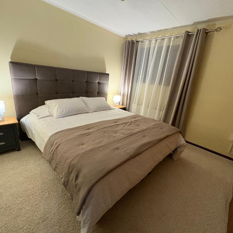 Hostal Mundet - Habitación Doble Deluxe con bañera - 8