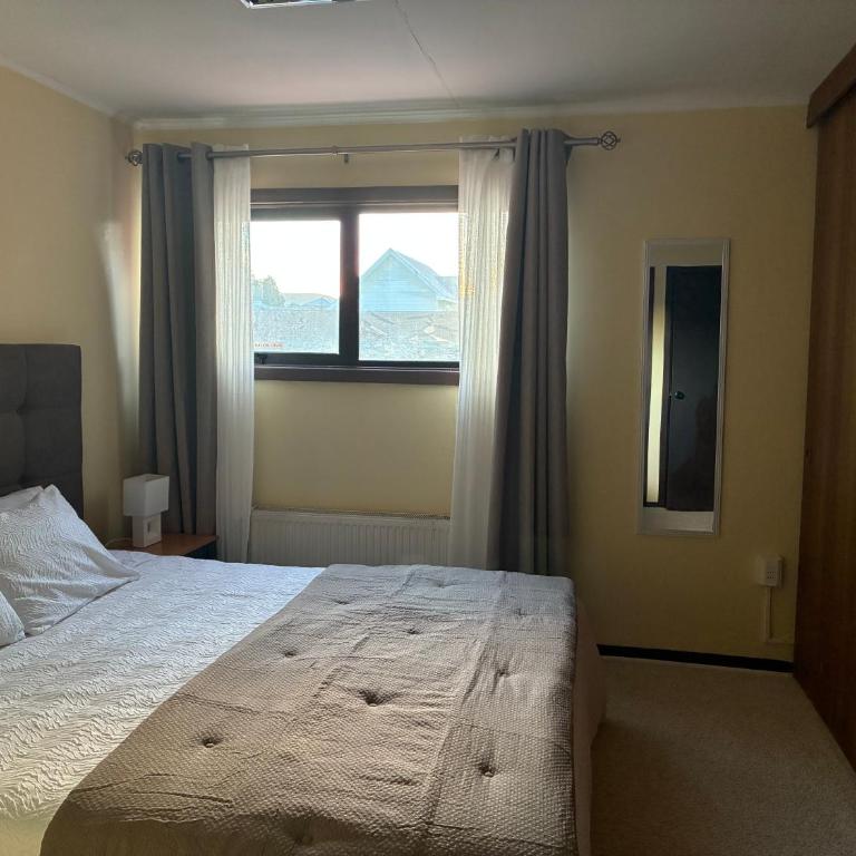 Hostal Mundet - Deluxe Double Room with Bath - 10