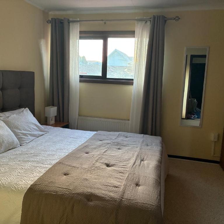 Hostal Mundet - Deluxe Double Room with Bath - 12