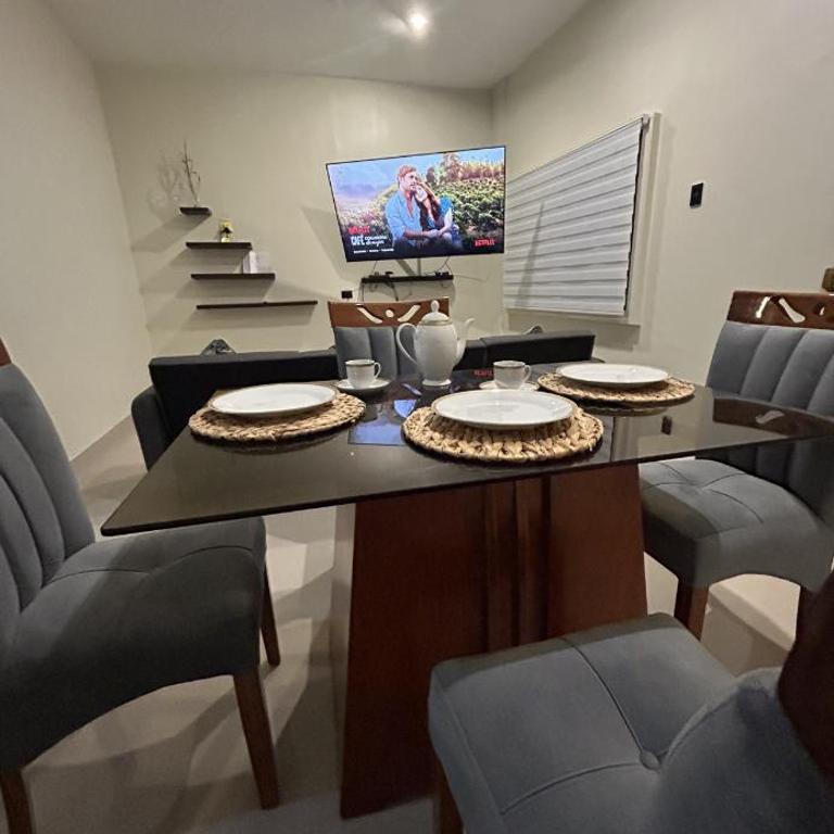 Casa Premium Iquitos 3 hab, 2 baños, Aire Acondicionado, Starlink y Cine para 6 huéspedes - Three-Bedroom House - 1
