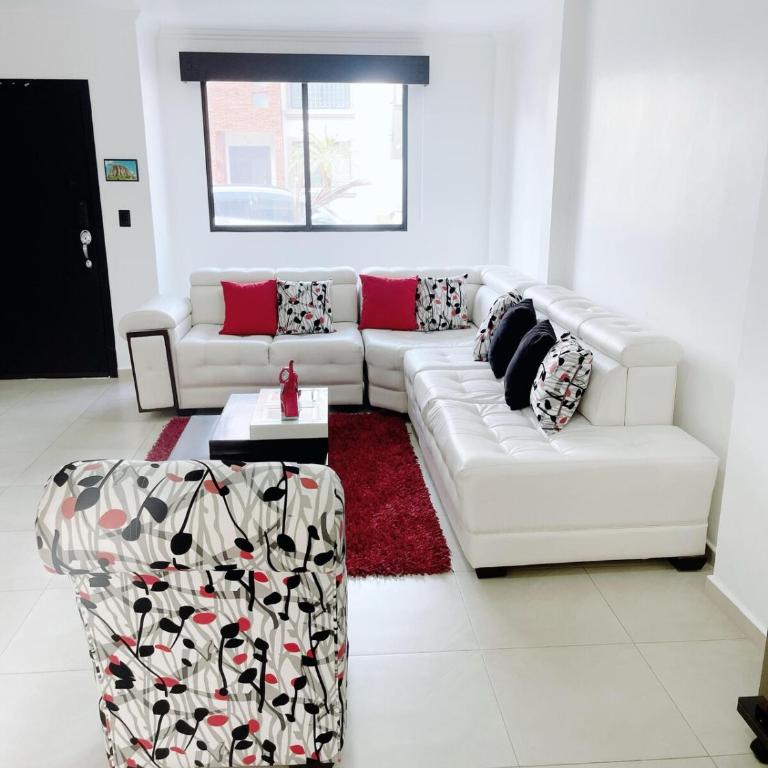 Casa con piscina, parqueo y zona BBQ - Apartment - 1