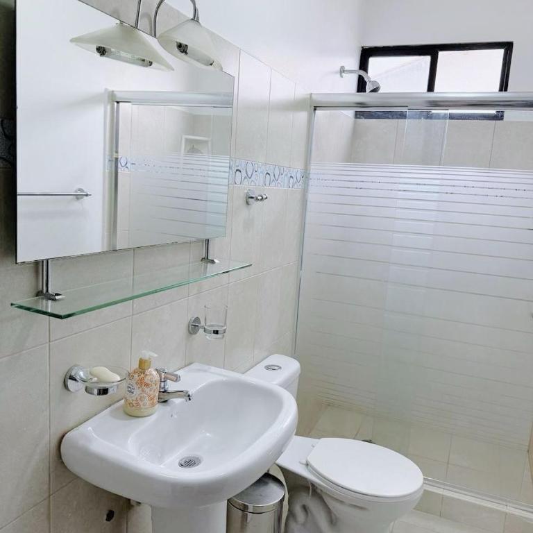 Casa con piscina, parqueo y zona BBQ - Apartment - 14