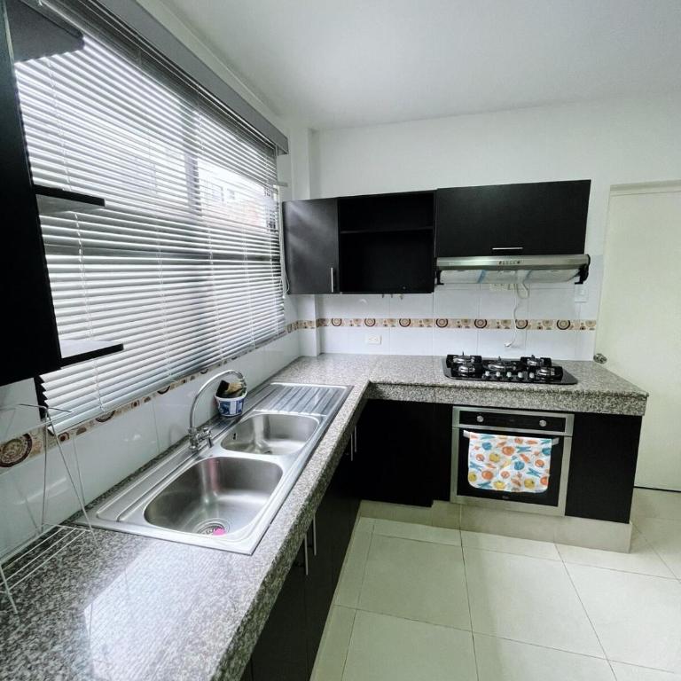 Casa con piscina, parqueo y zona BBQ - Apartment - 26