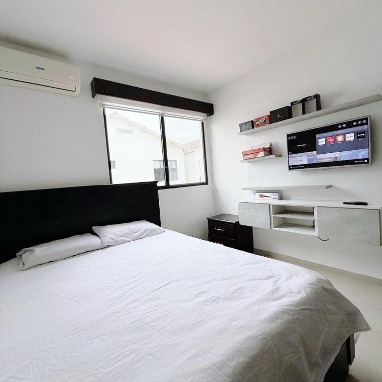 Casa con piscina, parqueo y zona BBQ - Apartment - 30