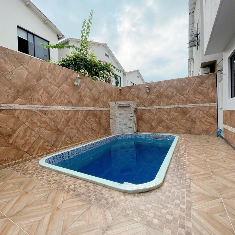 Casa con piscina, parqueo y zona BBQ - Apartment - 32