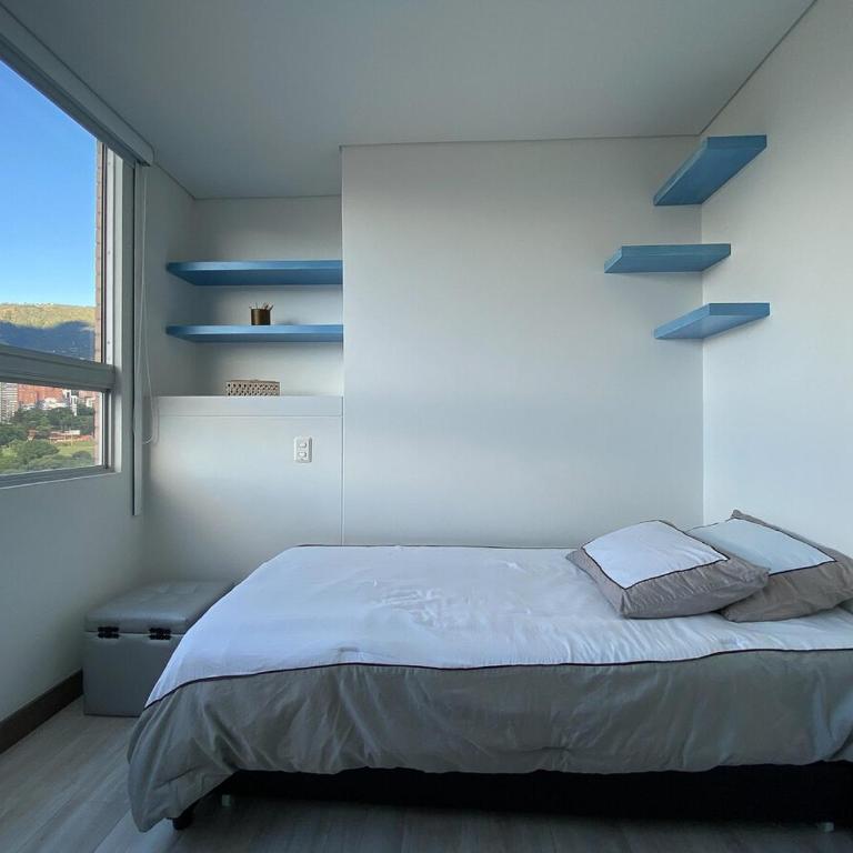 El Poblado 3 BR Family Apt with Breathtaking View - Three-Bedroom Apartment with Balcony - 15