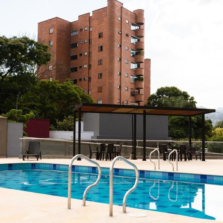 El Poblado 3 BR Family Apt with Breathtaking View - Three-Bedroom Apartment with Balcony - 20