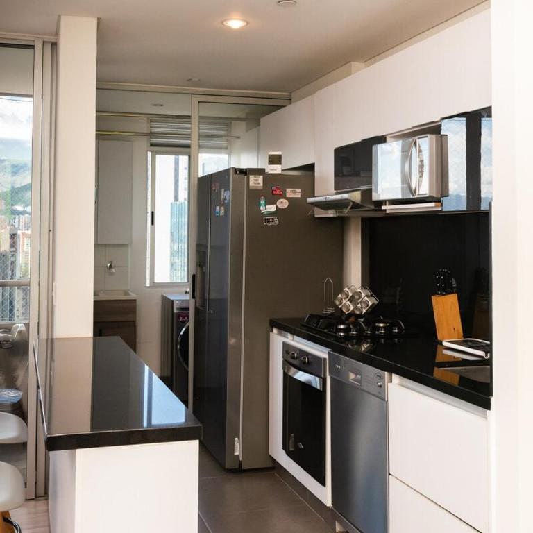 El Poblado 3 BR Family Apt with Breathtaking View - Three-Bedroom Apartment with Balcony - 30