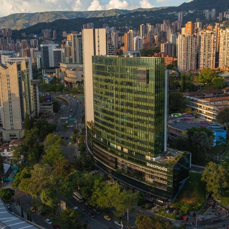 El Poblado 3 BR Family Apt with Breathtaking View - Three-Bedroom Apartment with Balcony - 52