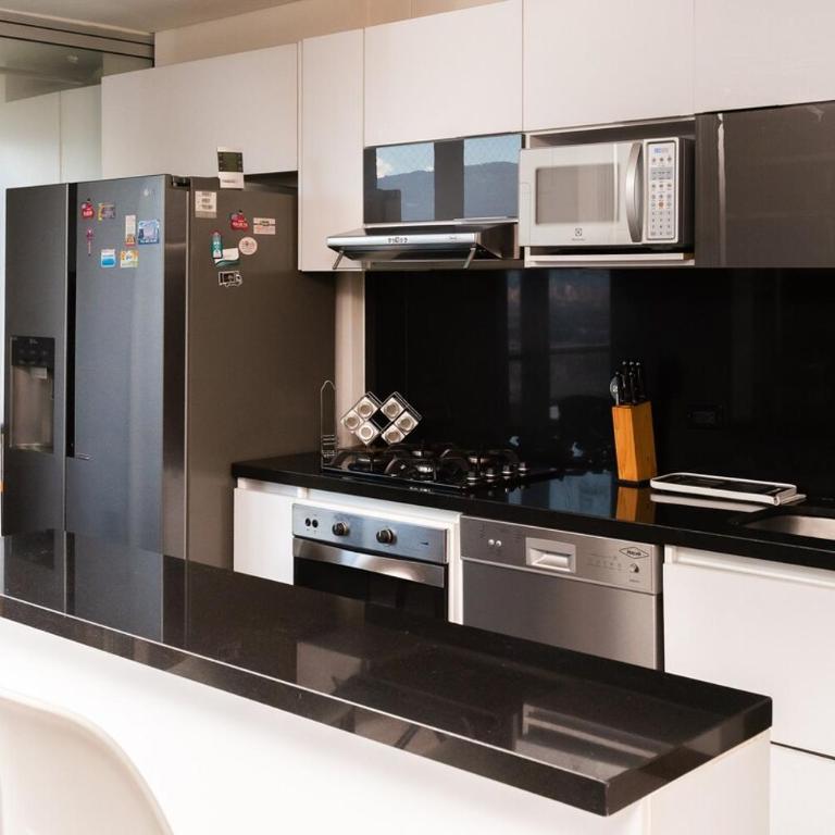 El Poblado 3 BR Family Apt with Breathtaking View - Three-Bedroom Apartment with Balcony - 58