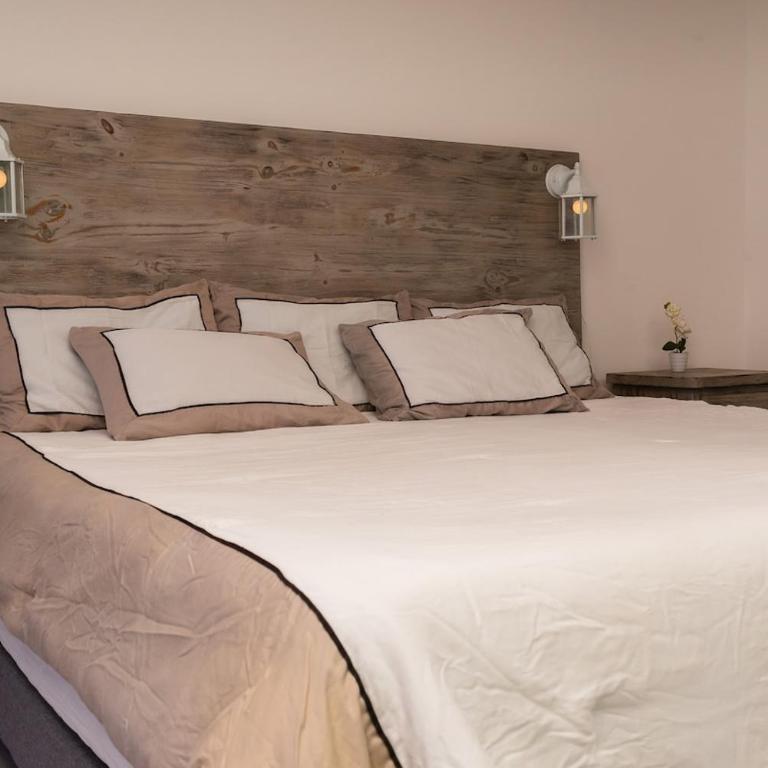 El Poblado 3 BR Family Apt with Breathtaking View - Three-Bedroom Apartment with Balcony - 63