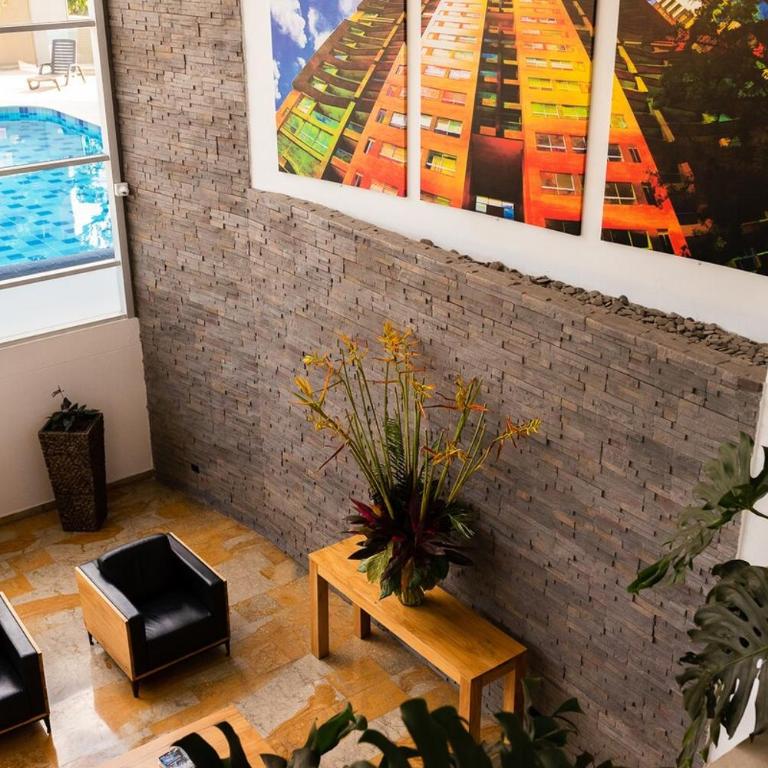 El Poblado 3 BR Family Apt with Breathtaking View - Three-Bedroom Apartment with Balcony - 64