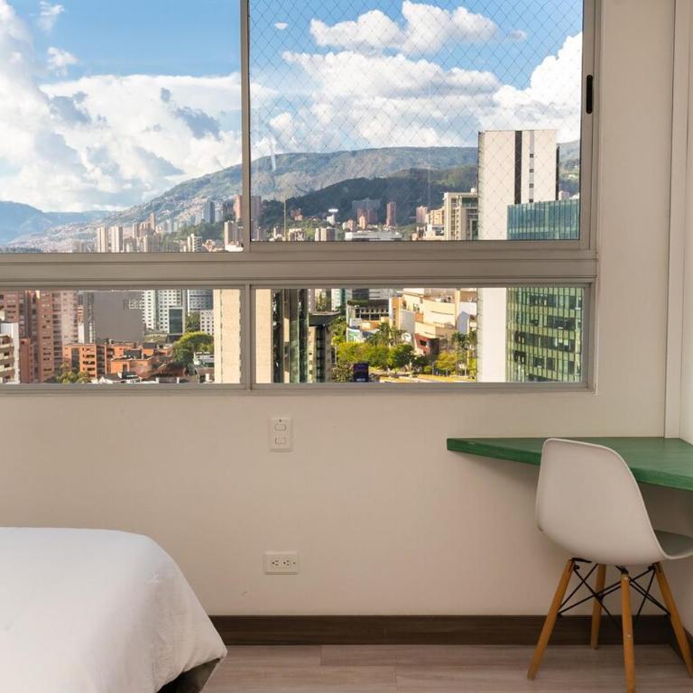 El Poblado 3 BR Family Apt with Breathtaking View - Three-Bedroom Apartment with Balcony - 65