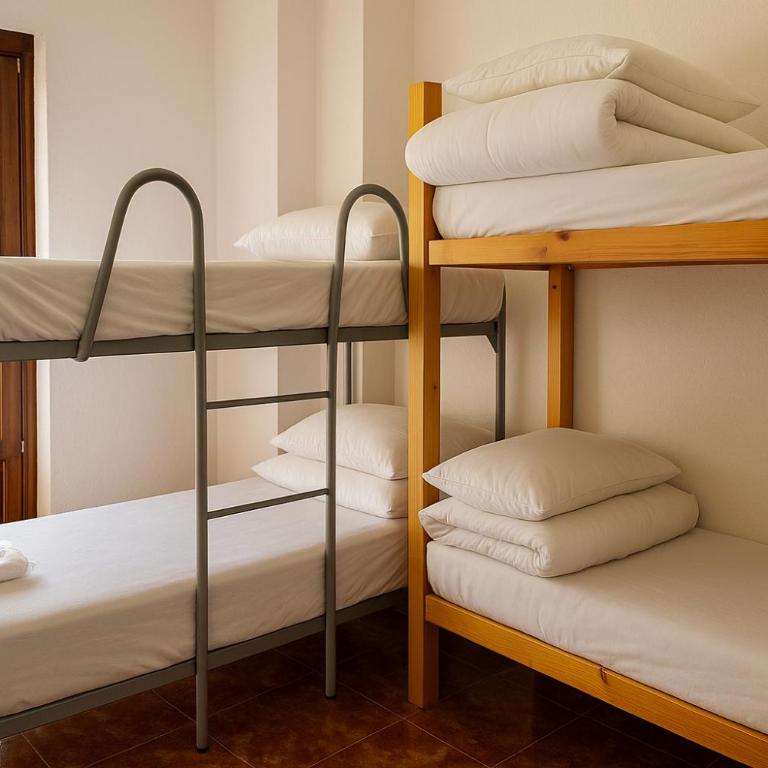 Albergue Tritón - Villanúa - Single Bed in 6-Bed Dormitory Room - 2