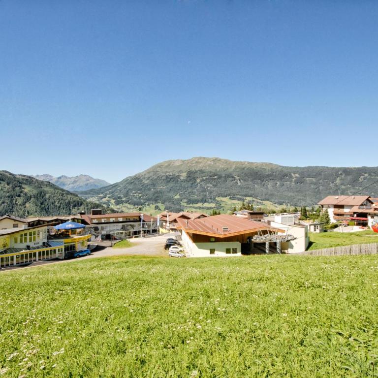 Sonneck Ferienhaus & Gruppenhaus 1450m am Hochzeiger im Pitztal - Doppelzimmer mit Balkon - 7