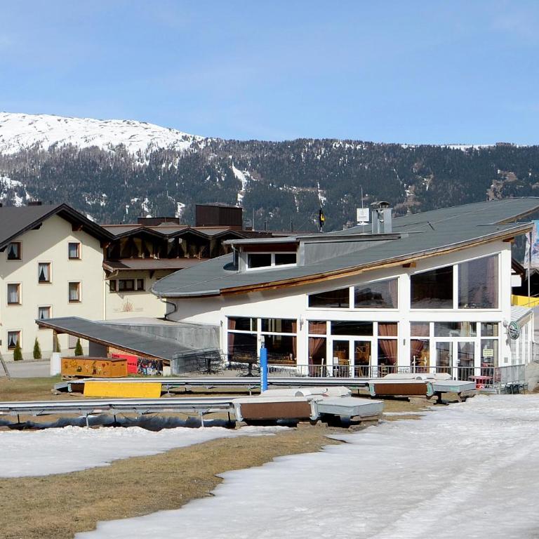 Sonneck Ferienhaus & Gruppenhaus 1450m am Hochzeiger im Pitztal - Doppelzimmer mit Balkon - 11