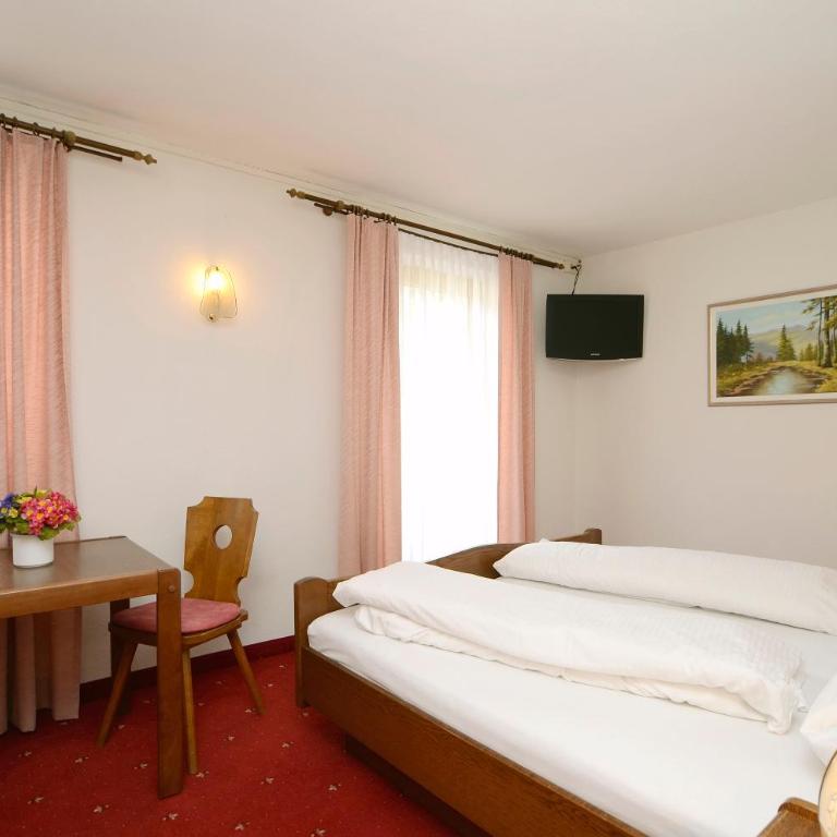Sonneck Ferienhaus & Gruppenhaus 1450m am Hochzeiger im Pitztal - Doppelzimmer mit Balkon - 44