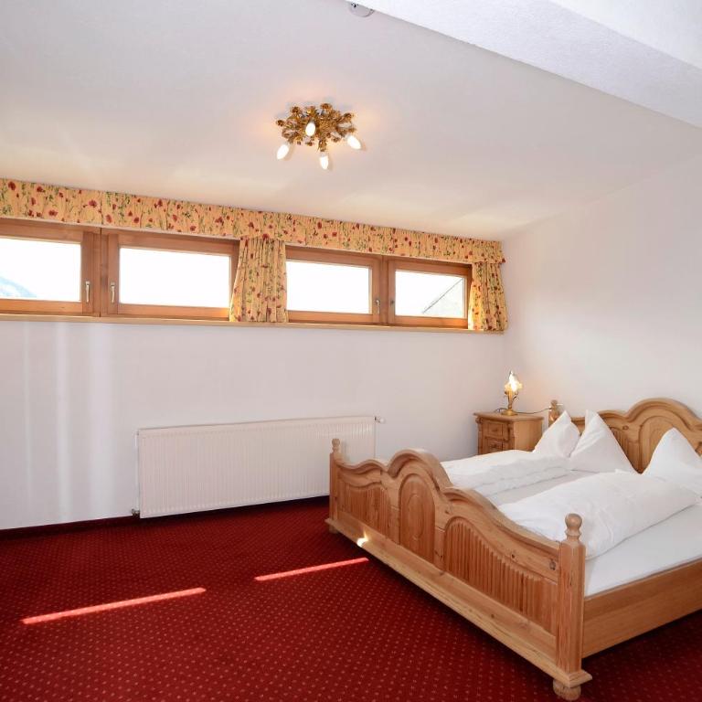 Sonneck Ferienhaus & Gruppenhaus 1450m am Hochzeiger im Pitztal - Doppelzimmer mit Balkon - 61
