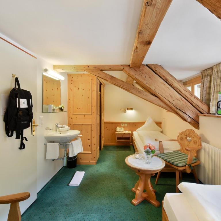 Hotel Steinbock Pontresina - Economy Double Room with Shared Bathroom - 3
