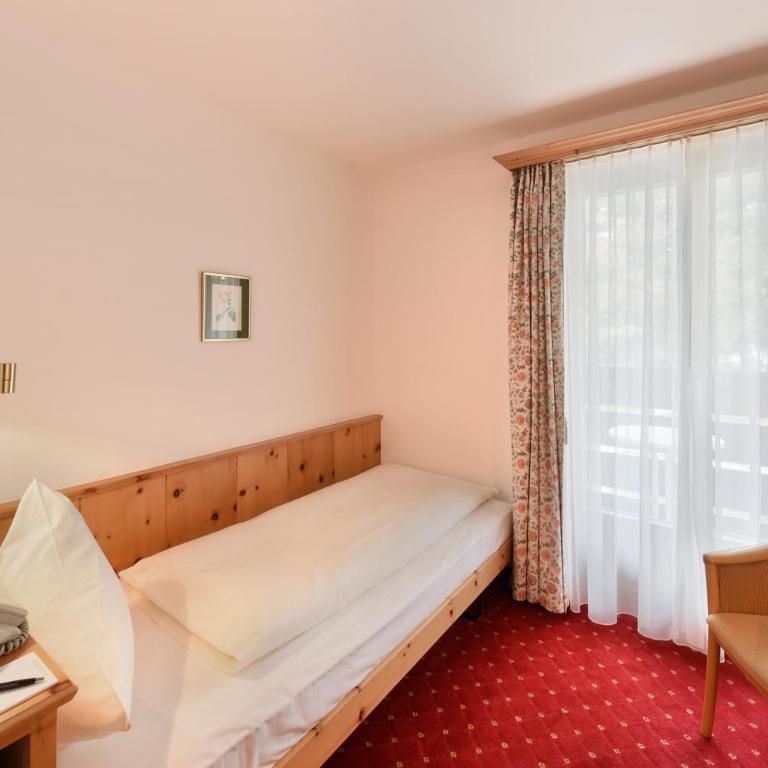 Hotel Steinbock Pontresina - Chambre Simple Économique avec Salle de Bains Commune - 3