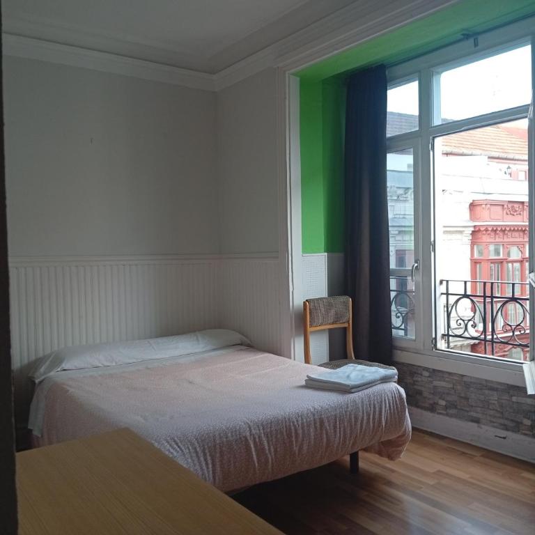 Pensión Manoli - Standard Double Room with Shared Bathroom - 2