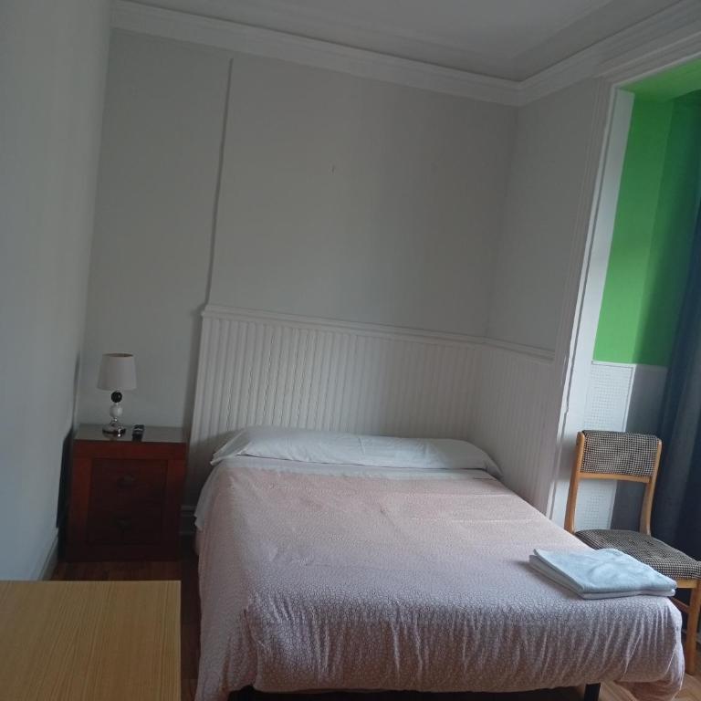 Pensión Manoli - Standard Double Room with Shared Bathroom - 3