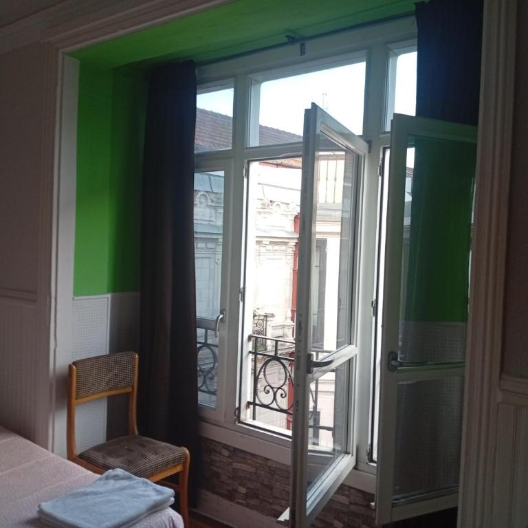 Pensión Manoli - Standard Double Room with Shared Bathroom - 5