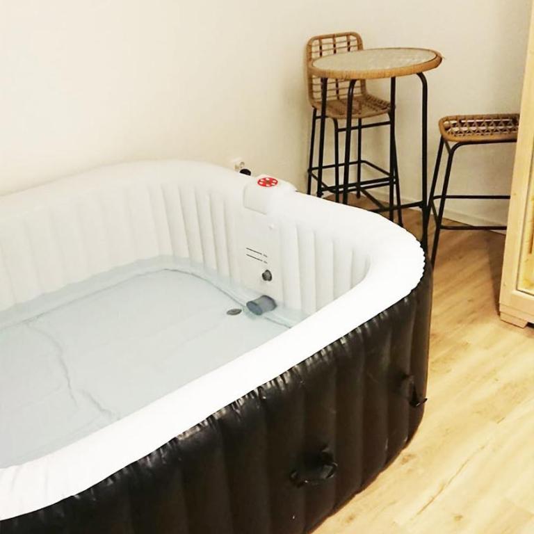 Cosy 50m2 moderne avec terrasse, spa et sauna communs, à 2 pas de la Place Dalton - Appartamento con 1 Camera da Letto - 6