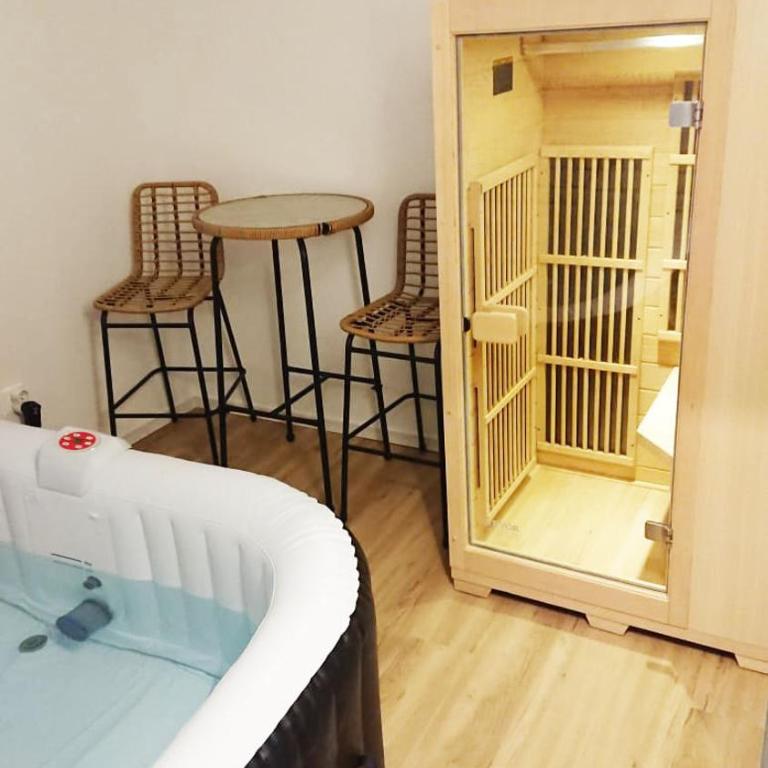 Cosy 50m2 moderne avec terrasse, spa et sauna communs, à 2 pas de la Place Dalton - Appartamento con 1 Camera da Letto - 2