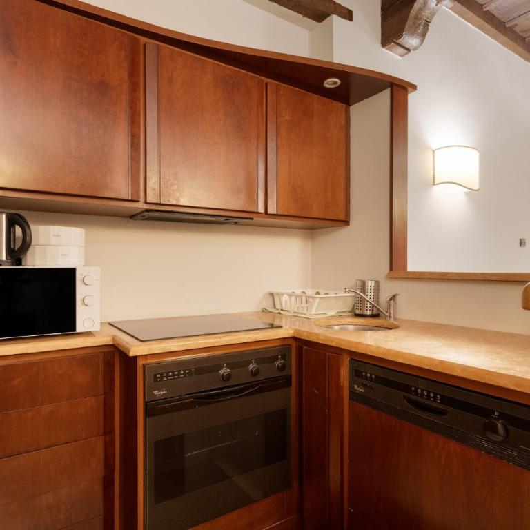 GuestHost - Comfy Flat near Ospedale Policlinico - Appartamento con 2 Camere da Letto - 3
