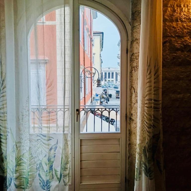 Balcone - Appartamento con 2 Camere da Letto - 9