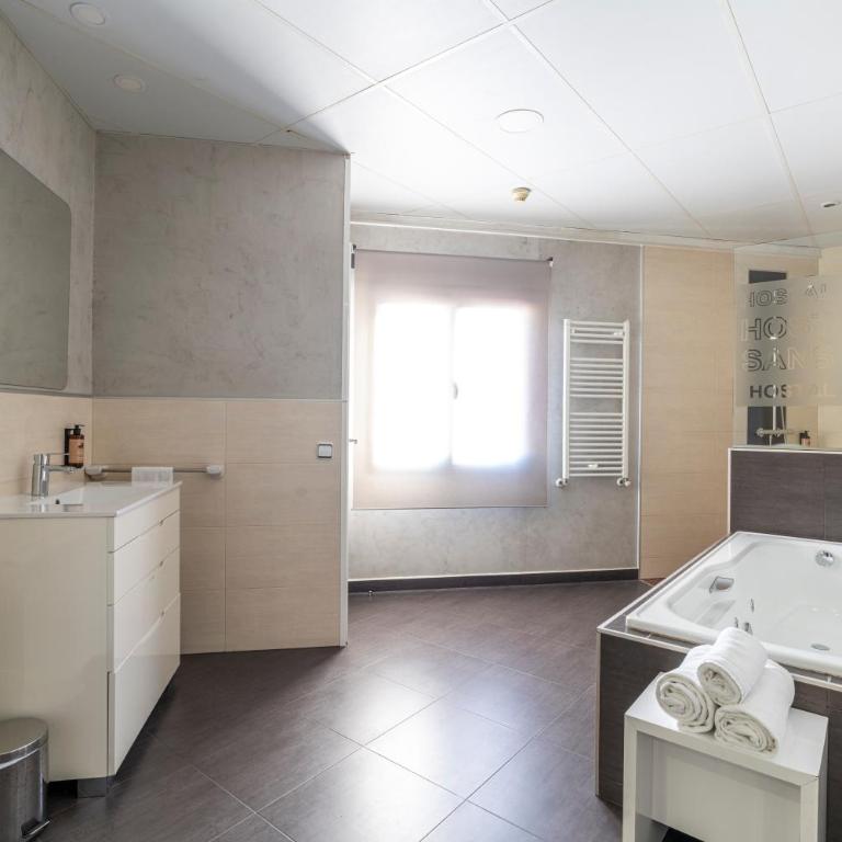 Hostal Sans - Chambre Double Supérieure avec Bain à Remous - 8