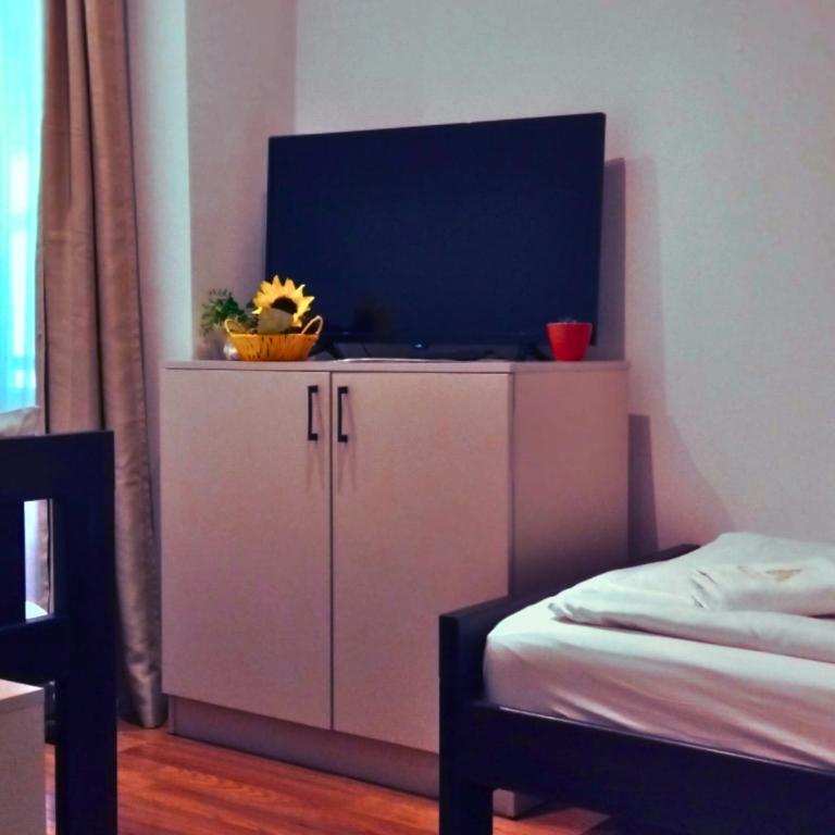 One Luxury Suites AKUSTIK - 3 minuta peške do Jezera - Klasična Trokrevetna Soba - 2