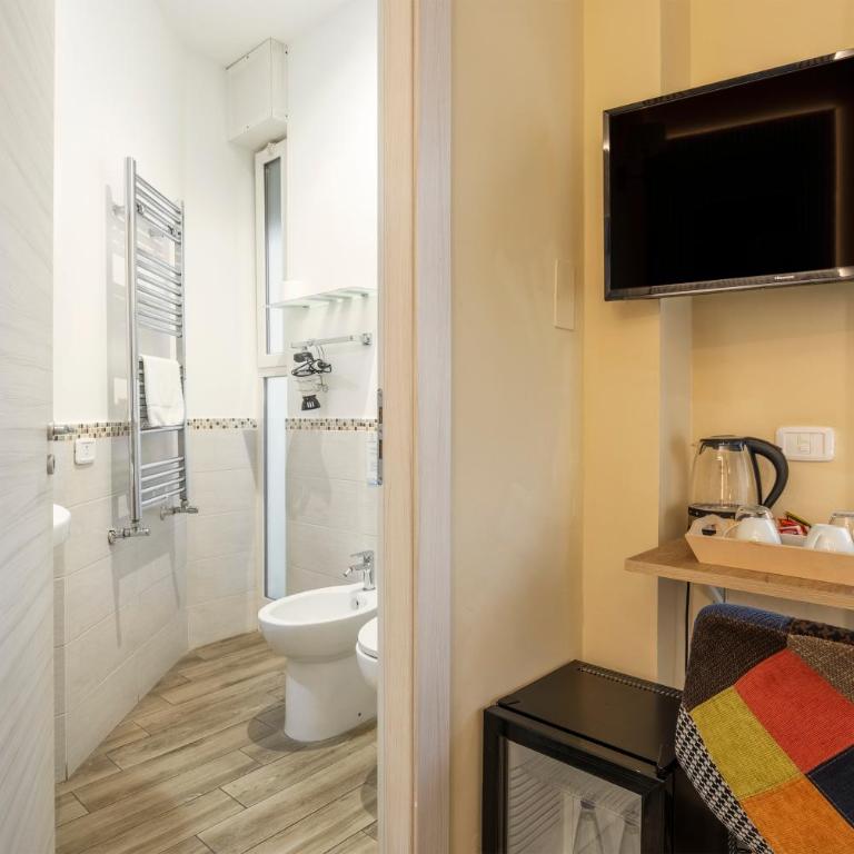 Quinto Stabile Rooms&Suite - Small Double Room with French Bed - 8