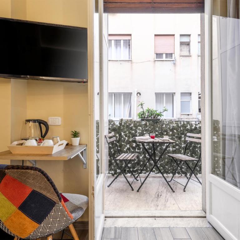 Quinto Stabile Rooms&Suite - Small Double Room with French Bed - 3