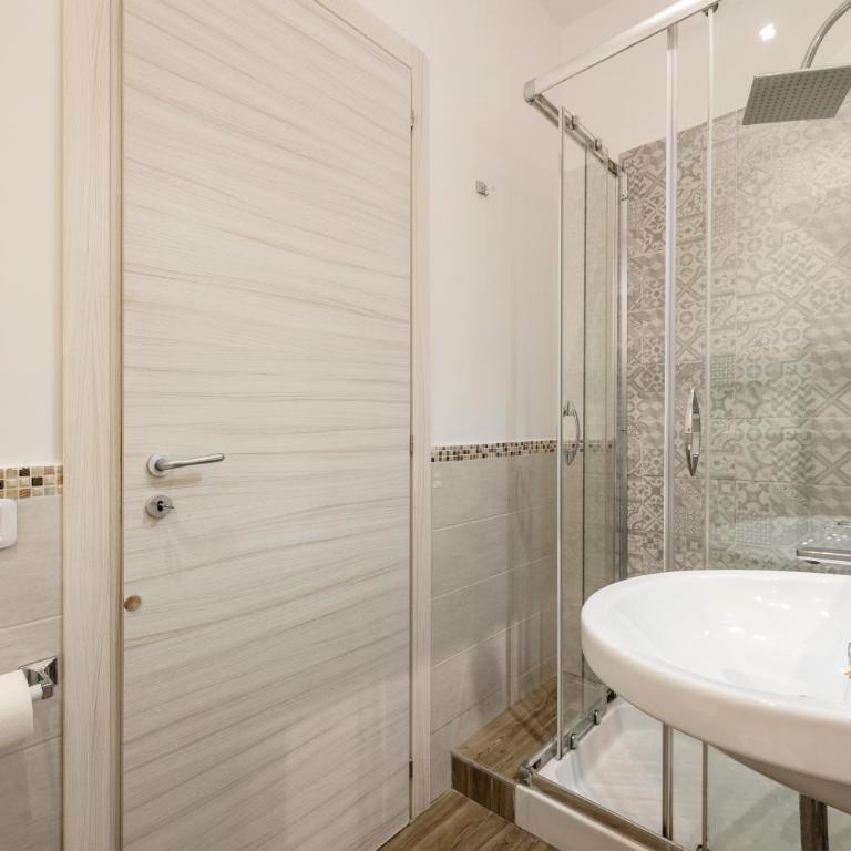 Quinto Stabile Rooms&Suite - Small Double Room with French Bed - 5