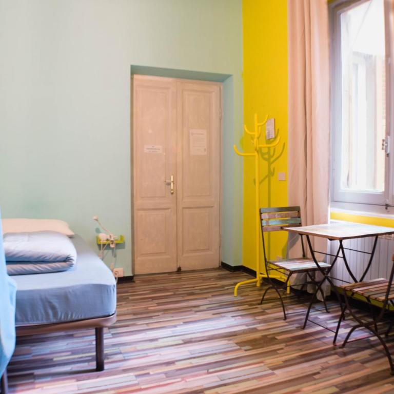 Home Genoa Hostel - Posto Letto in Dormitorio Misto con 7 Letti - 1