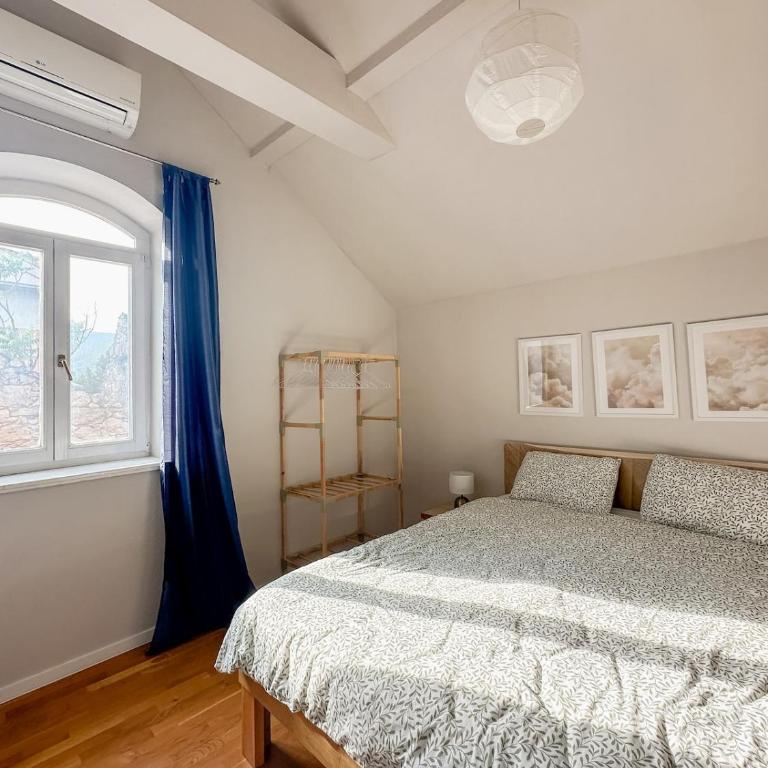 Modern 3BR Near Old Town, Balcony, Free Parking - Three-Bedroom Apartment with Balcony - 14