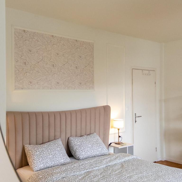 Modern 3BR Near Old Town, Balcony, Free Parking - Three-Bedroom Apartment with Balcony - 15