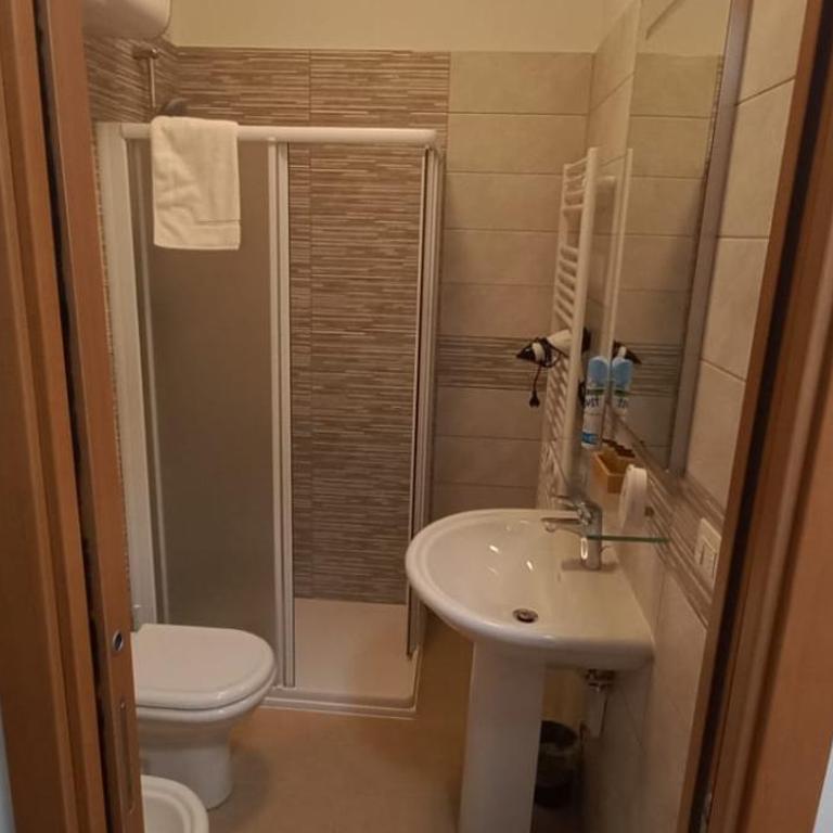 Palazzetto Canossa - Camera Matrimoniale con Bagno Privato - 4