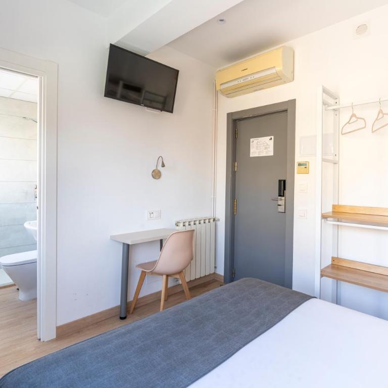 Hostal Sans - Chambre Double Confort - Vue sur Ville - 6