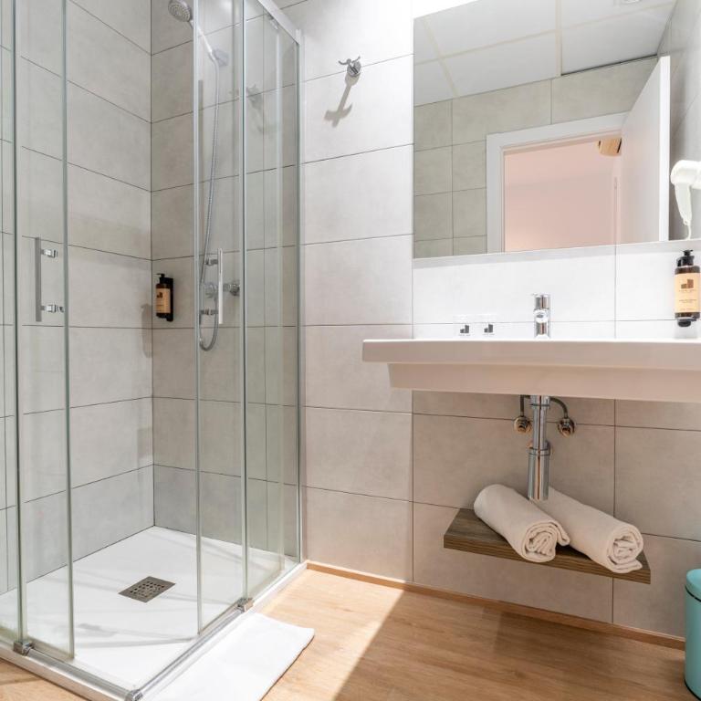 Hostal Sans - Chambre Double Confort - Vue sur Ville - 12