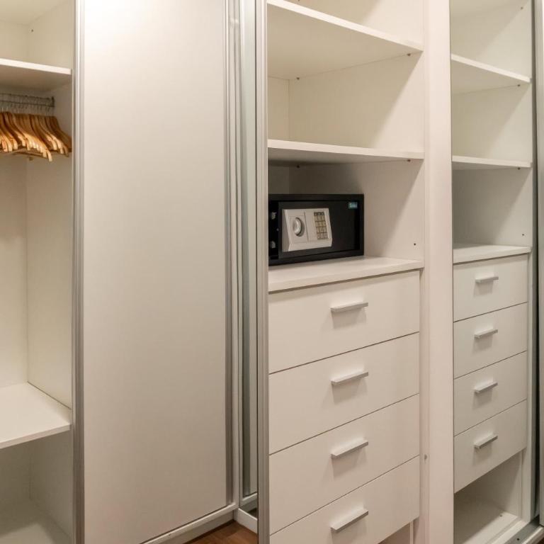 Newly Renovated 1-Bedroom in Luxury Tower - Apartamento - 20