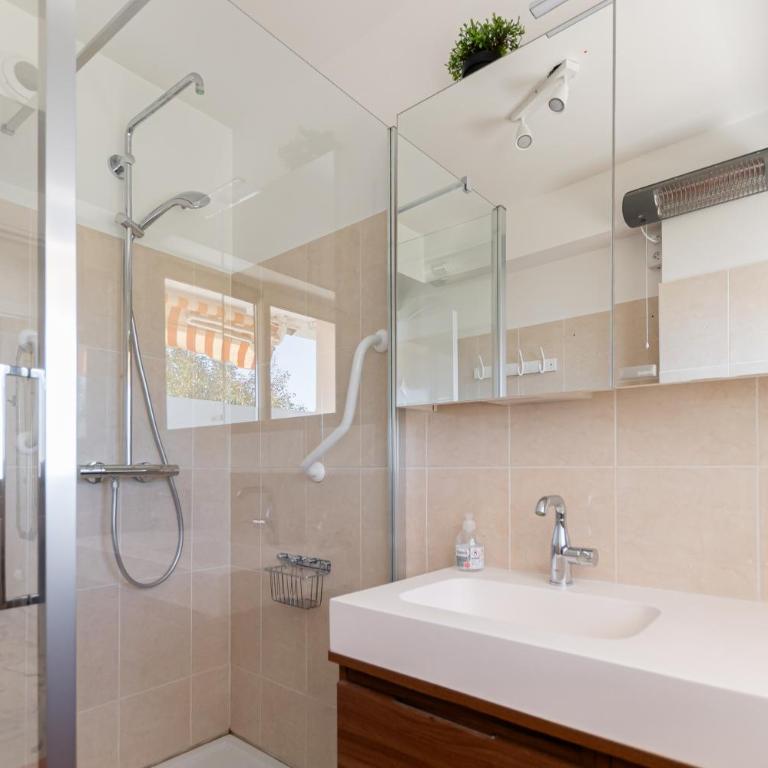 Magnifique appartement vue mer piscine - Appartement 2 Chambres - 24