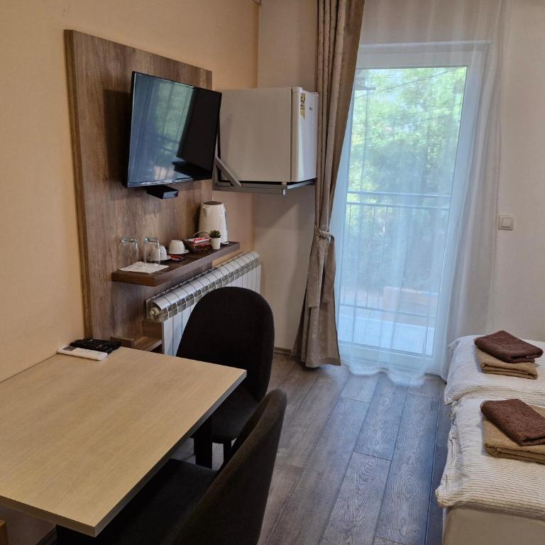 Apartman New - One-Bedroom Apartment with Balcony - 2
