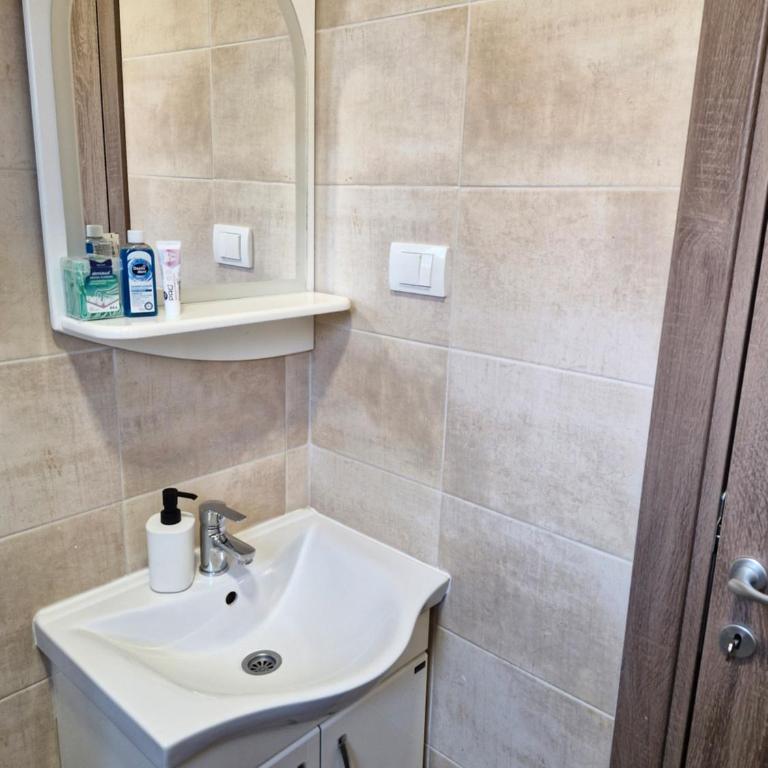 Apartman New - One-Bedroom Apartment with Balcony - 20