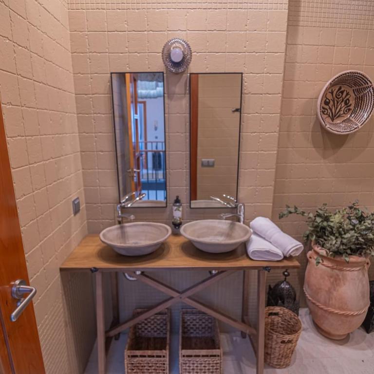 10Pax Terraza minipiscina-jacuzzi Parking free - Villa - 58