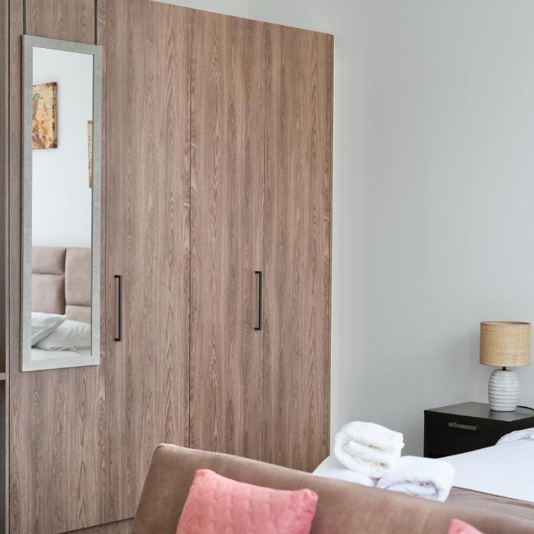 Seis Residences - One-Bedroom Apartment - 8