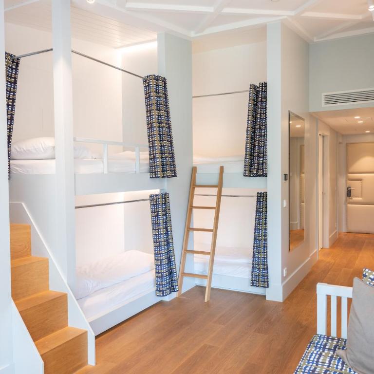 Jugend- und Familienhotel Augustin - Privates Zimmer mit 6 Betten - 1
